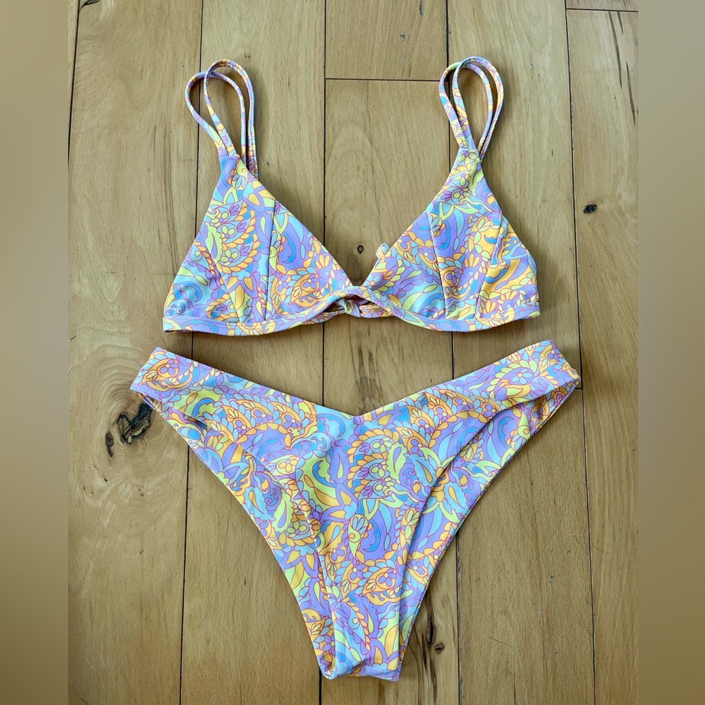 Kulani Kinis bikini